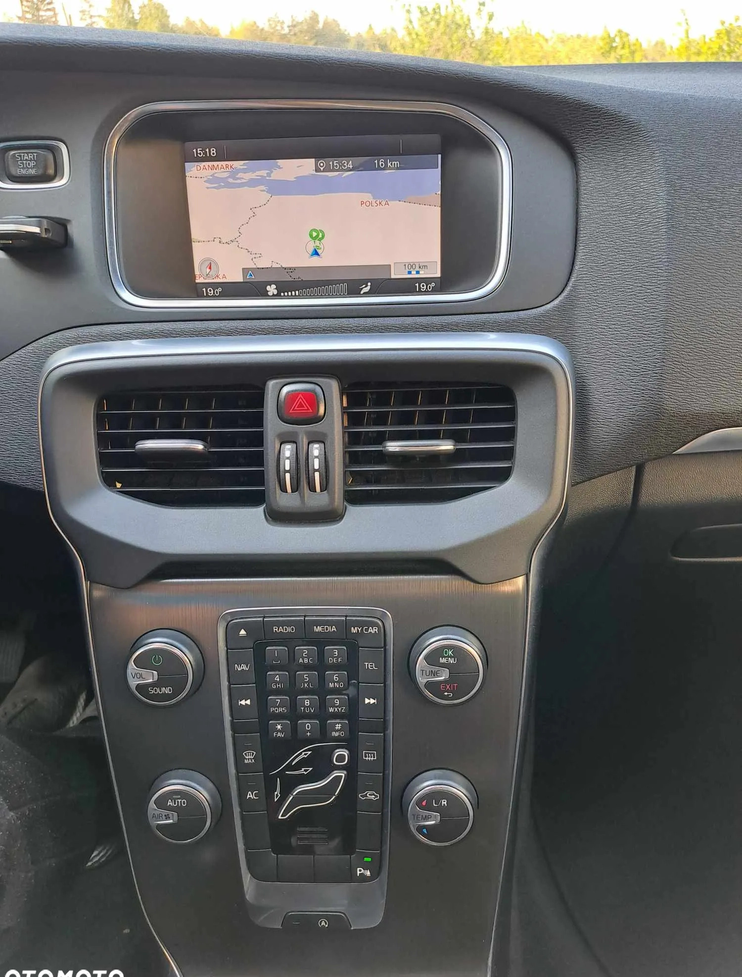 Volvo V40 cena 32000 przebieg: 176000, rok produkcji 2013 z Kępno małe 154